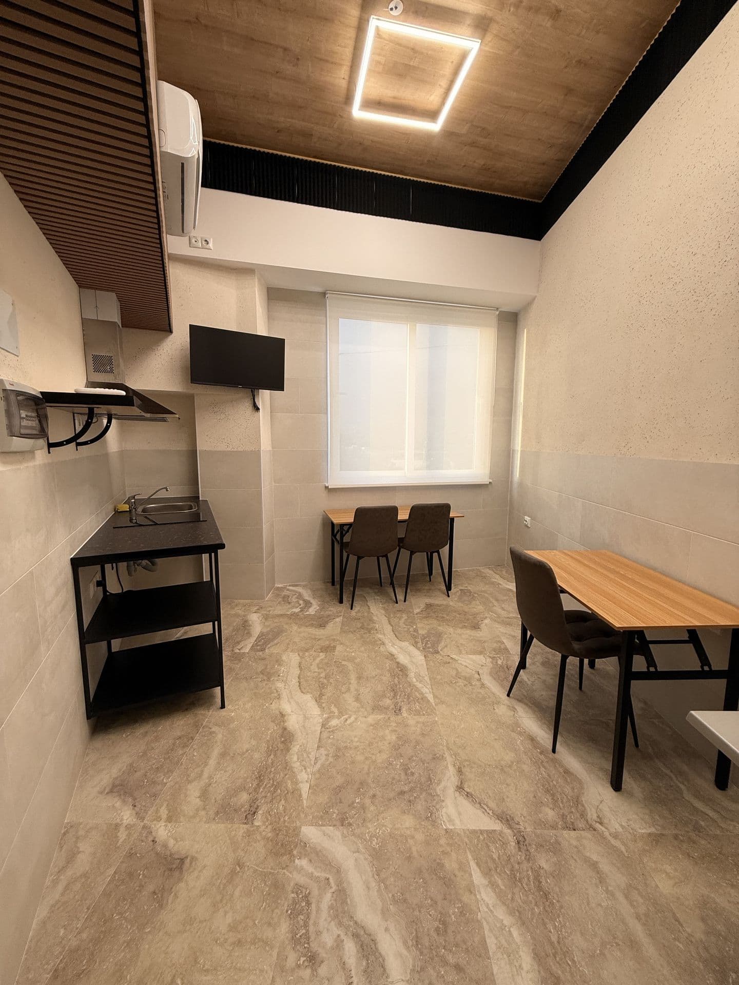 Private office at CoWork Altea with desks and chairs