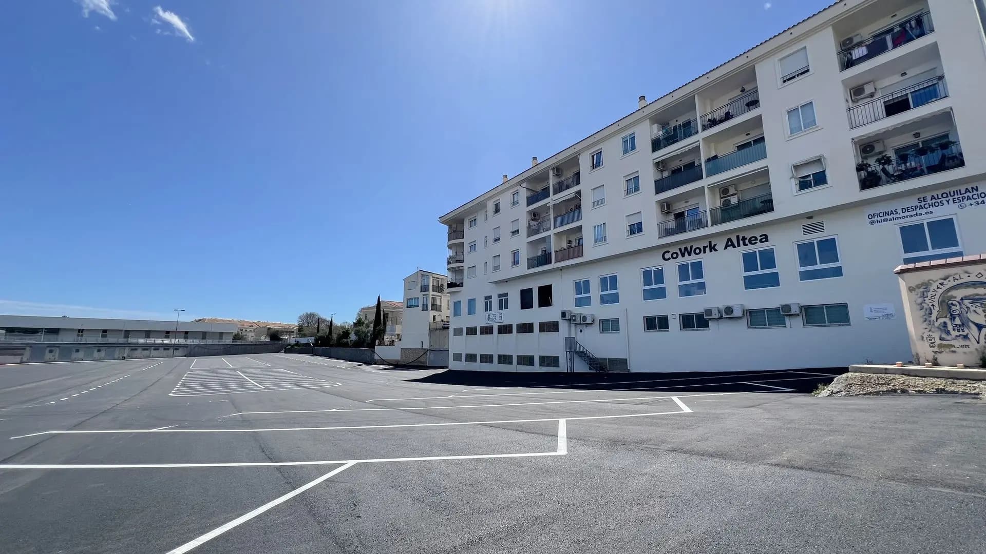 Free car park in front of the CoWork Altea building