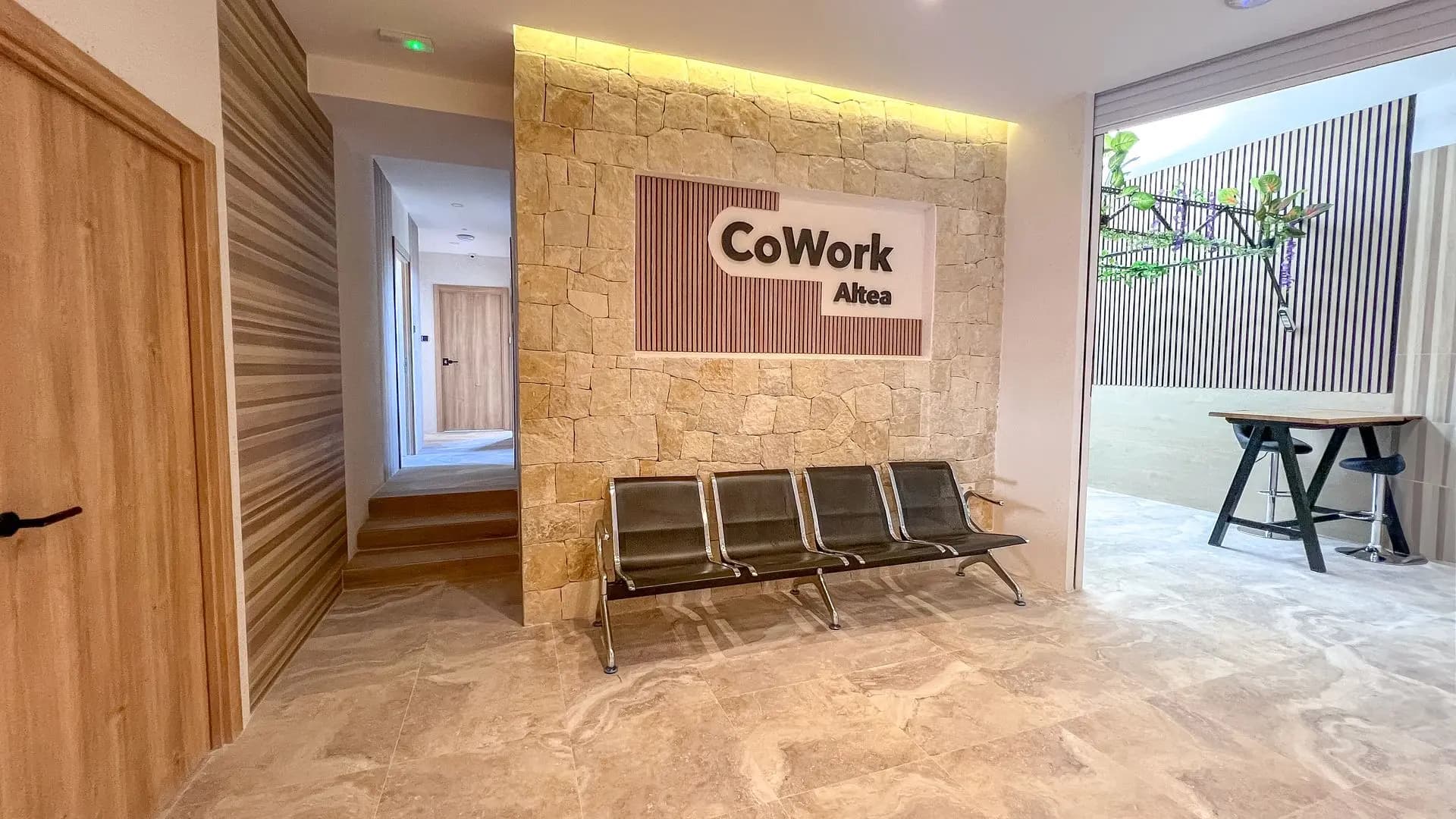 CoWork Altea reception and lounge area
